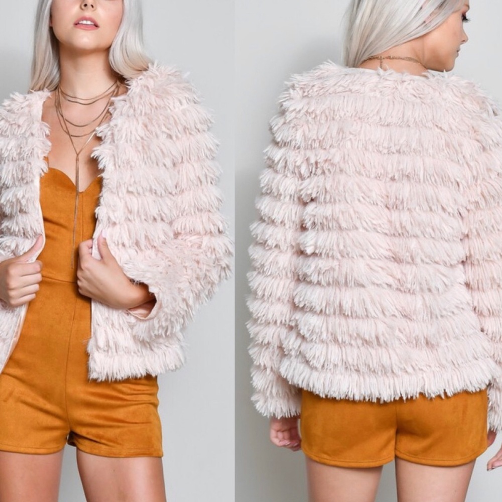 🔥LAST ONE SALE🔥 Light Pink Faux Fur Coat - Picture 3 of 7